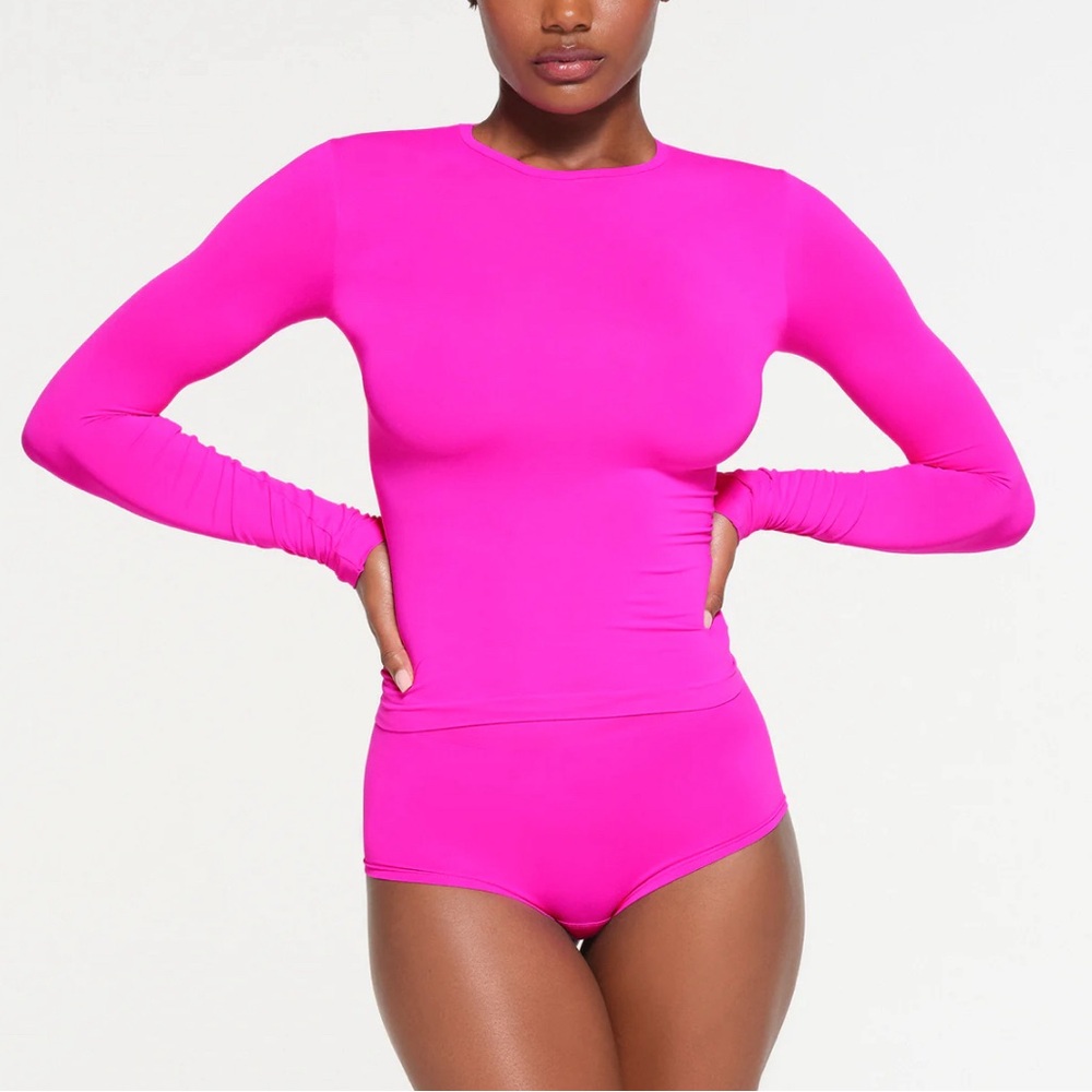 SKIMS SOFT SMOOTHING SEAMLESS LONG SLEEVE T-SHIRT | FUCHSIA - FUCHSIA sz small